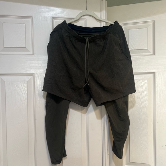 Lululemon Activewear Two In One Short Mens Size L Green Stretch Lightweight. - Picture 2 of 9